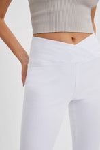 Load image into Gallery viewer, White Pull On Jeans