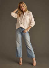 Load image into Gallery viewer, Super Soft Button Up- Ivory

