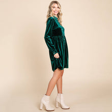 Load image into Gallery viewer, Feliz Navidad-Velvet Dress-Emerald
