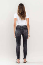 Load image into Gallery viewer, Well Made-Crop Skinny Jean
