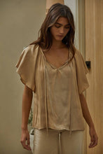 Load image into Gallery viewer, Roxy Raglan Top
