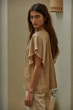 Load image into Gallery viewer, Roxy Raglan Top
